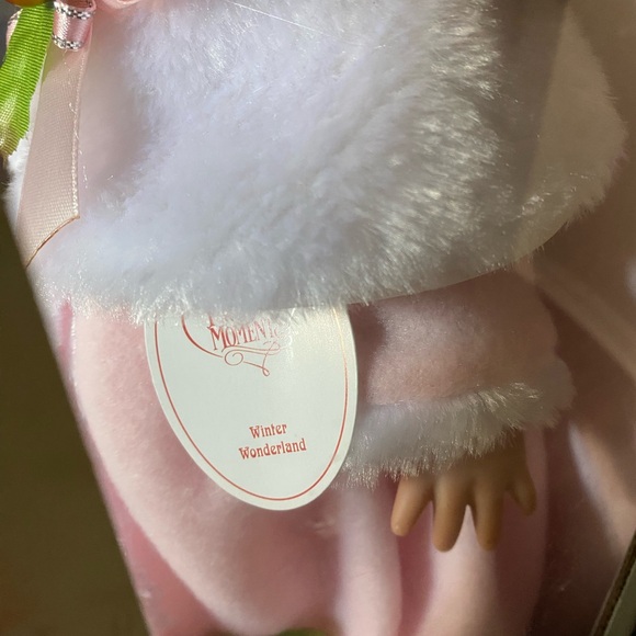 Precious Moments Doll, The Doll Maker, 12”, Winter Wonderland - Picture 4 of 5